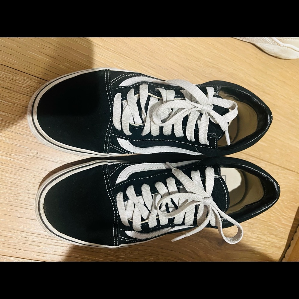 Vans old skool black and white shoes